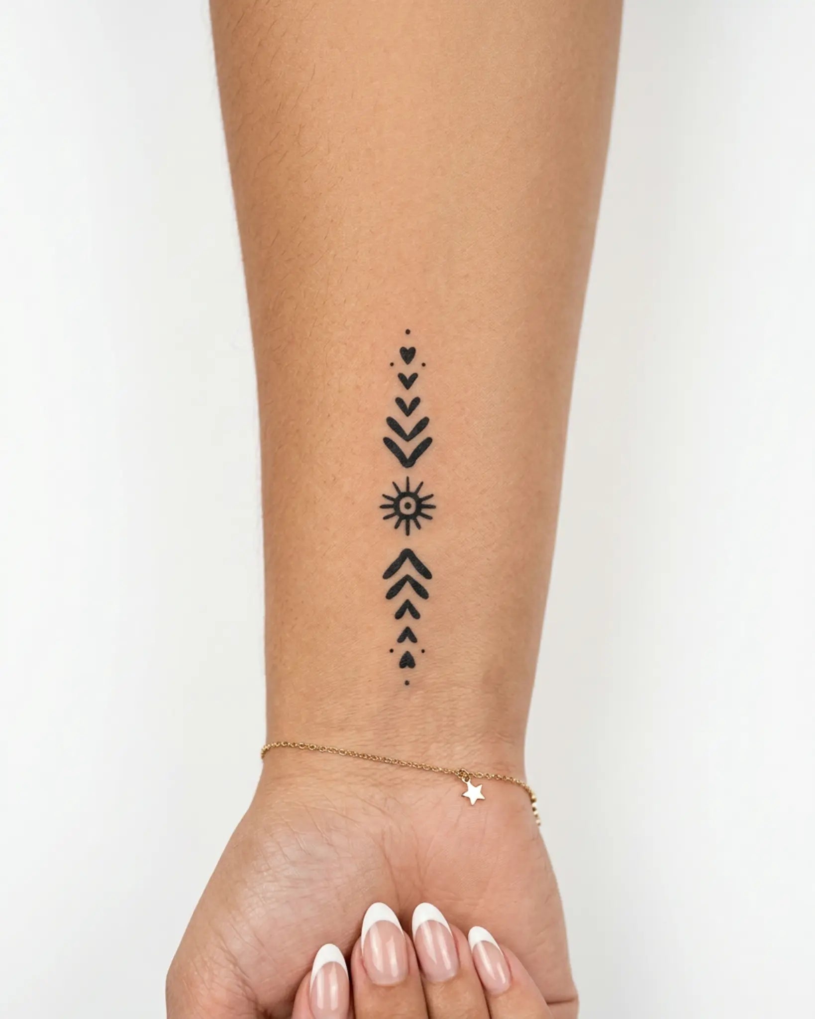 INKY Boho Line semi-permanent tattoo applied on a woman – 2 x 4 in (6x10 cm) design, realistic ink look, lasts 10 days