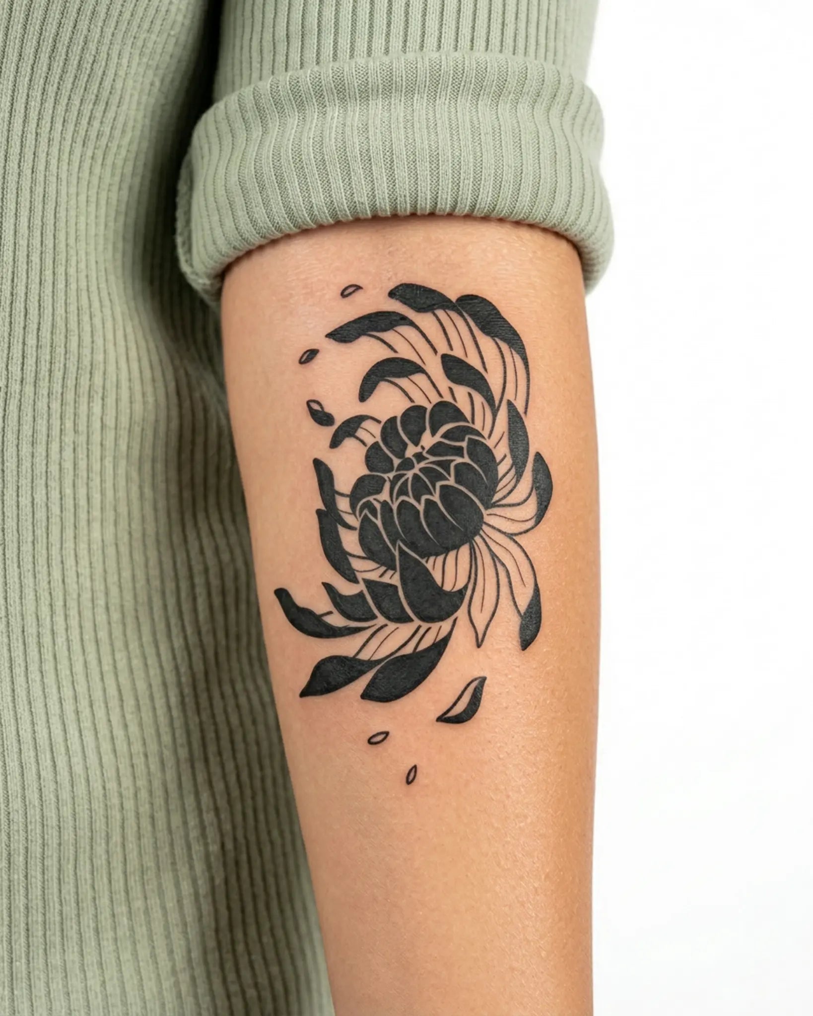 INKY Elegant Mum semi-permanent tattoo applied on a woman – 2 x 4 in (6x10 cm) design, realistic ink look, lasts 10 days