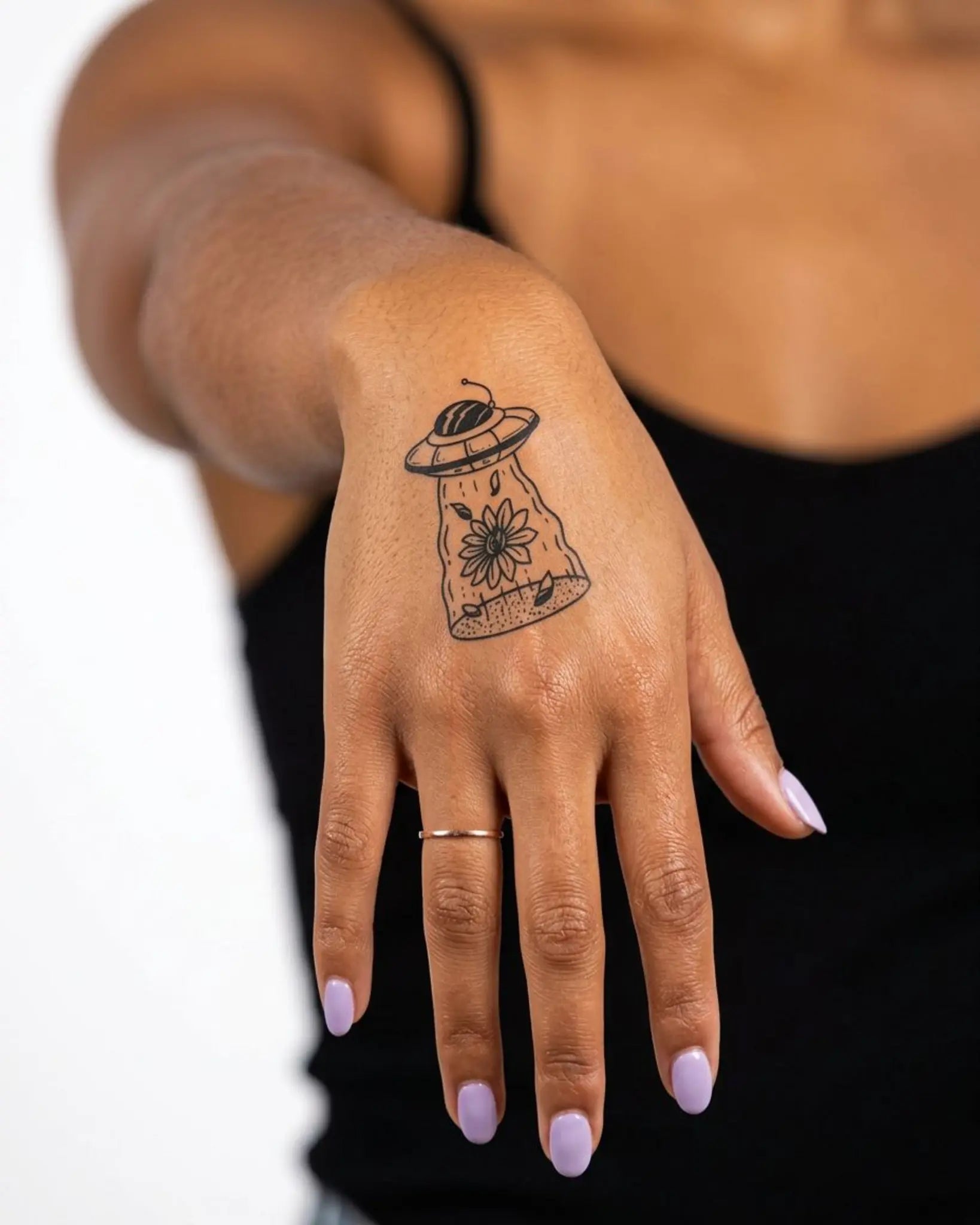INKY UFO Flower semi-permanent tattoo applied on a woman – 2 x 2 in (4x4 cm) design, realistic ink look, lasts 10 days