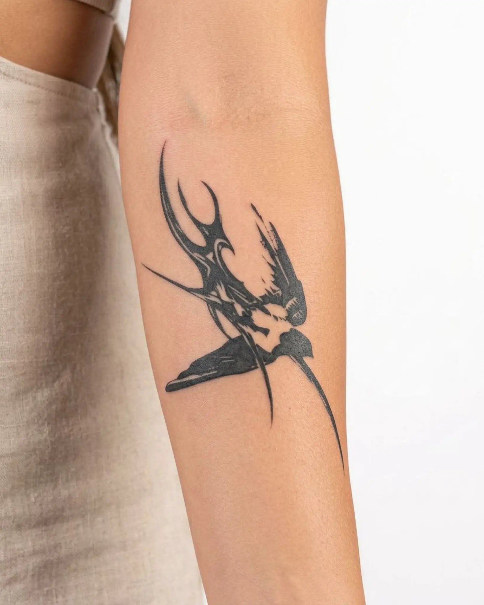 INKY Dark Swirl semi-permanent tattoo applied on a woman – 3 x 4 in (7x10 cm) design, realistic ink look, lasts 10 days