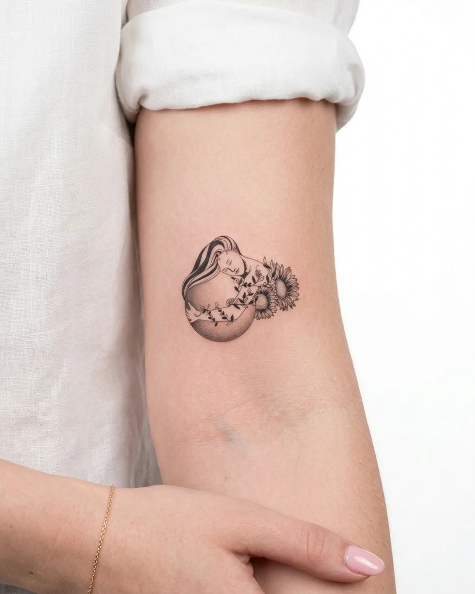 INKY Nature Embrac semi-permanent tattoo applied on a woman – 3 x 3 in (7x7 cm) design, realistic ink look, lasts 10 days